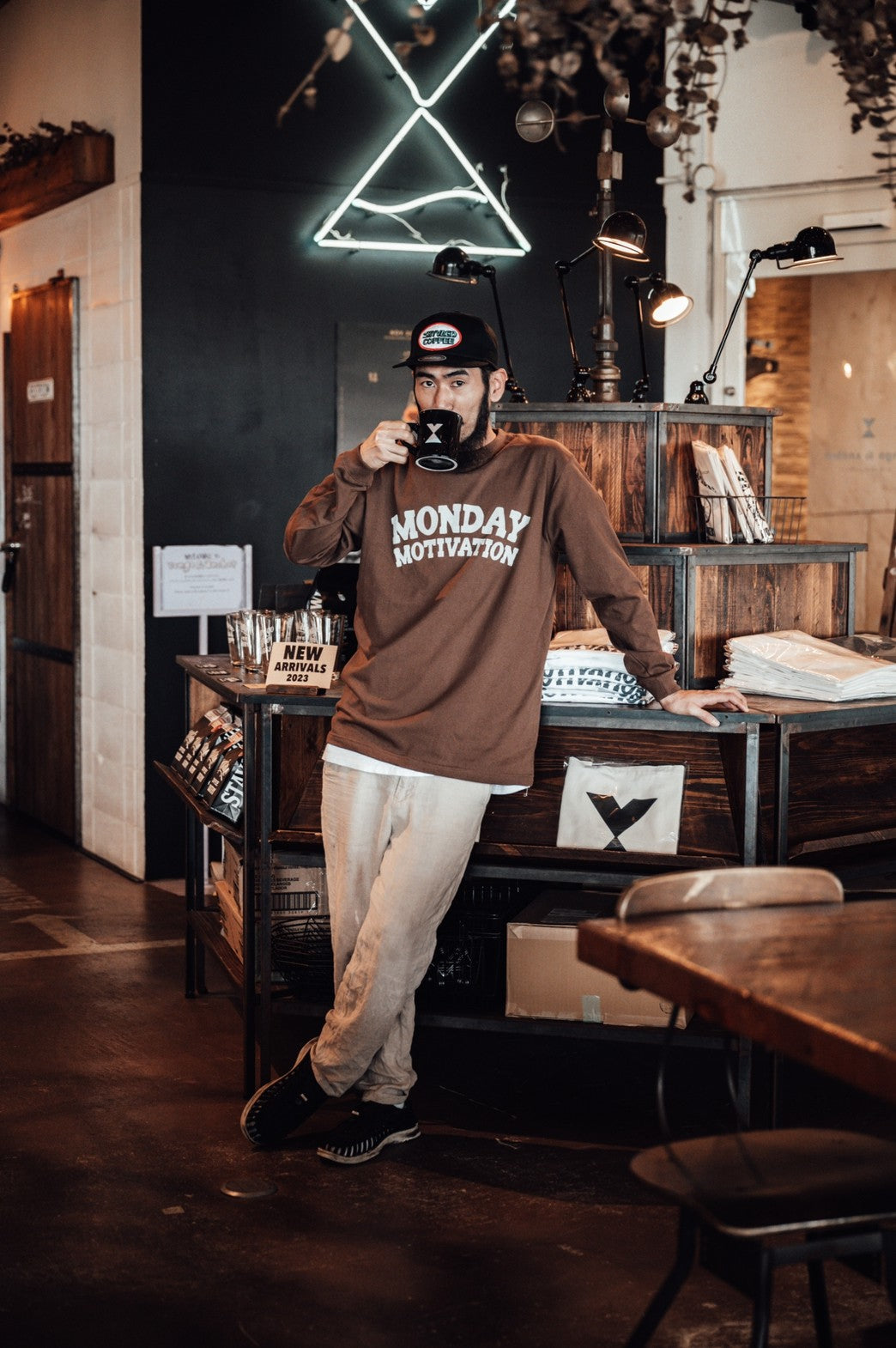 MONDAY MOTIVATION ロングTシャツ