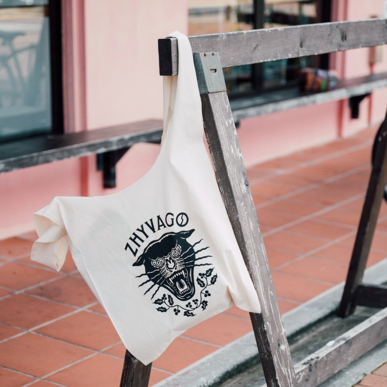 The Black Panther marché bag