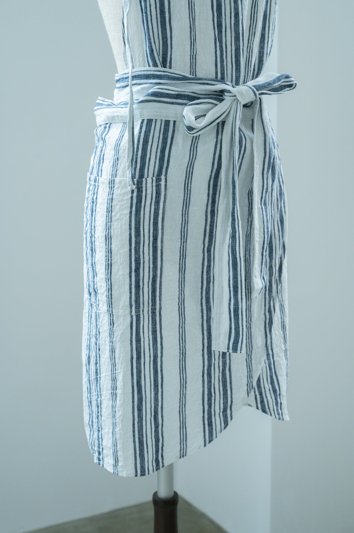 APRON【 Common Bluebottle(2way) WHITE 】- Linen stripe