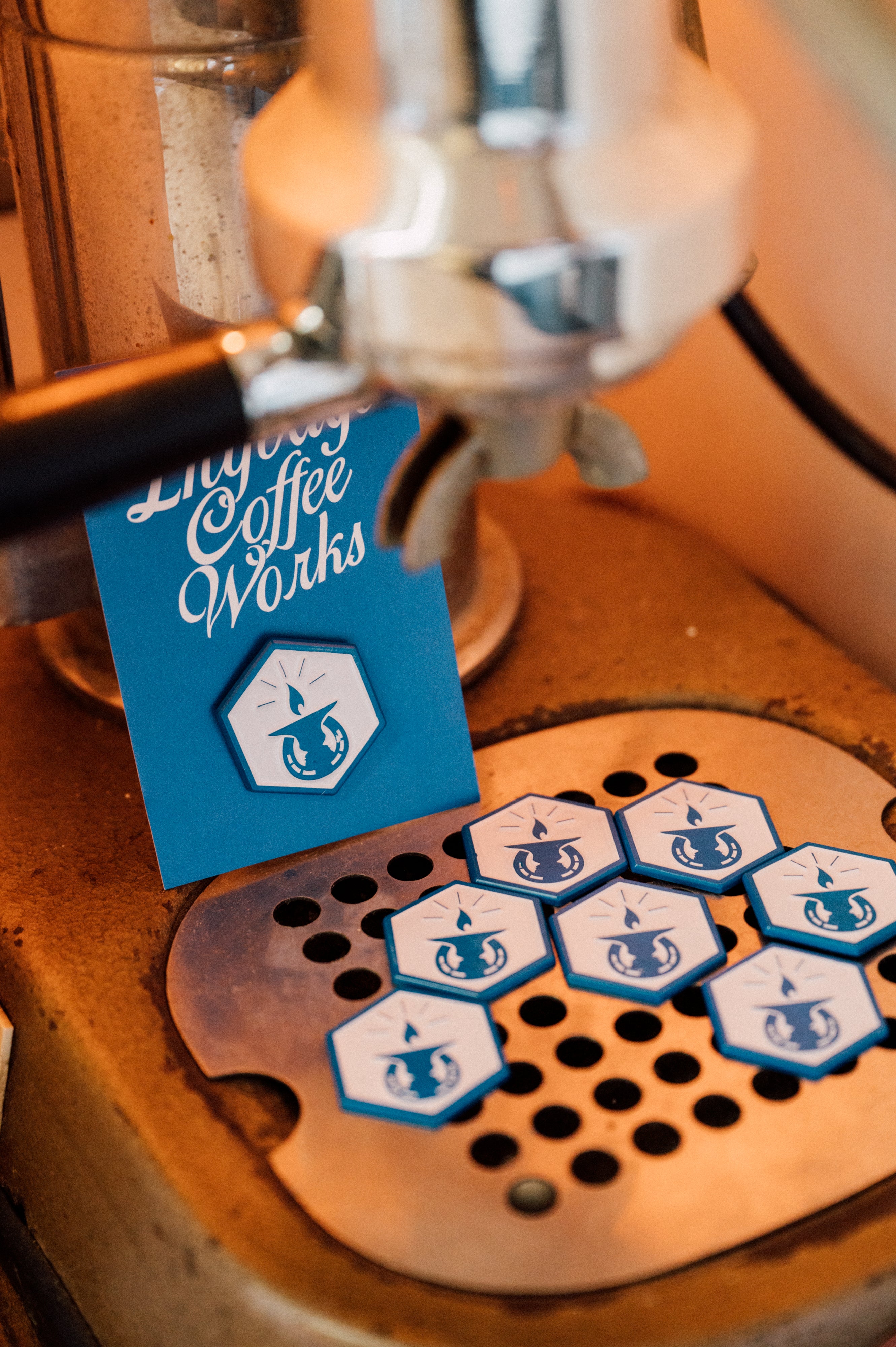 Zhyvago Coffee Works 10th Anniversary "Horse shoe & Candle light" Honeycomb ピンズ